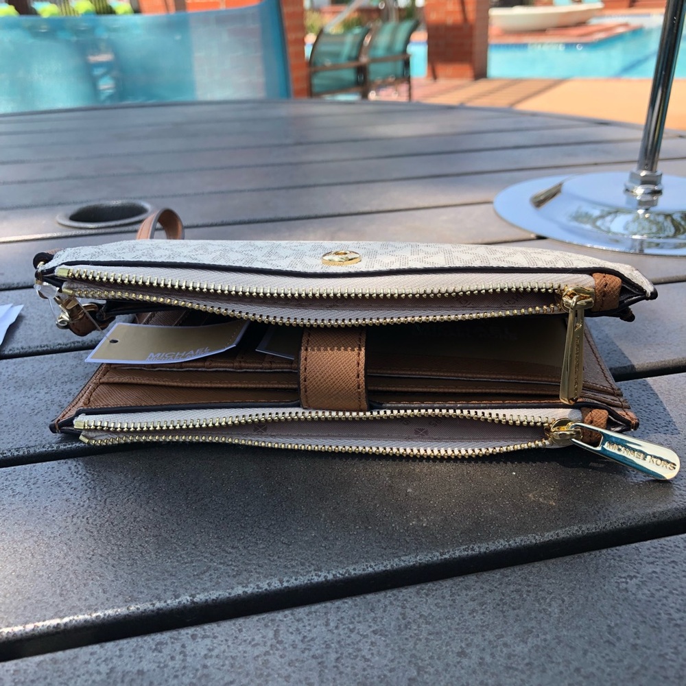Michael Kors Jet Set Double Zip Phone Wristlet - Picture 5 of 8